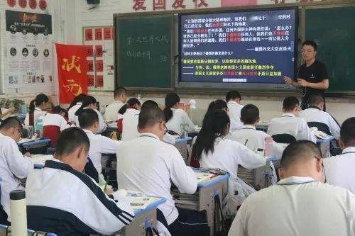 深入基層指導(dǎo)教研 竭誠(chéng)服務(wù)一線(xiàn)教學(xué)